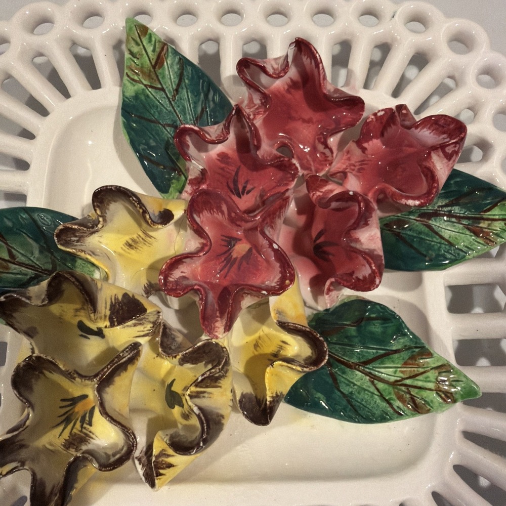 Vtg MCM Hand Painted 3D Floral Flower Porcelain Wall‎ Decor. Made In Japan - Picture 2 of 11